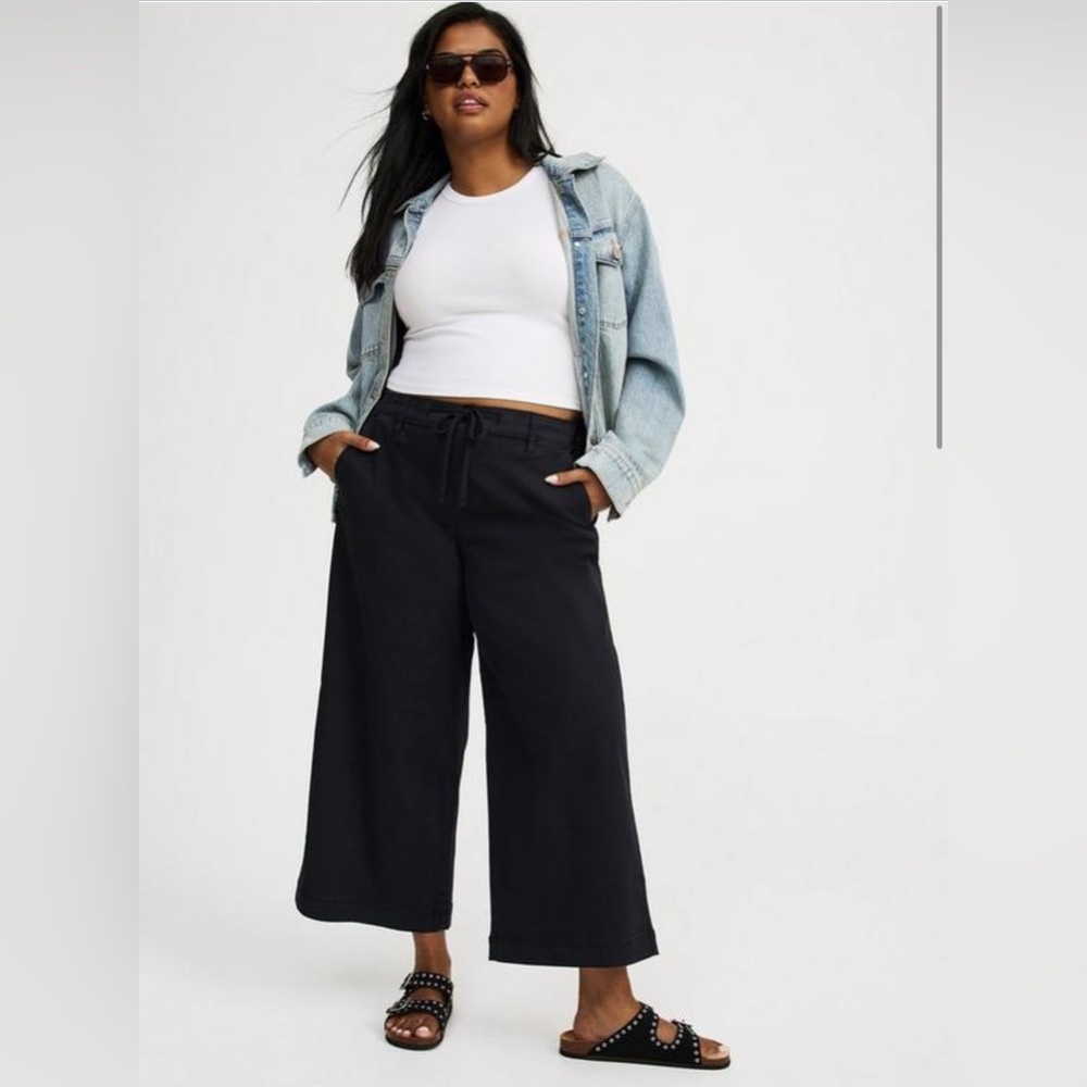 Torrid Size 2 (18-20) wide leg draw string chino Black Pants